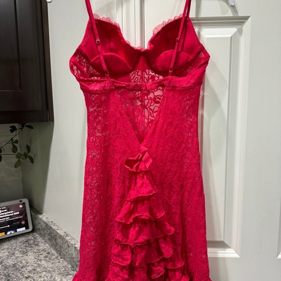 VICTORIA'S SECRET THE LACIE STRETCH BRIGHT
RED LACE LINGERIE TEDDY medium - Picture 4 of 9